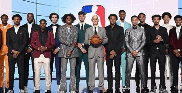 NBA选秀大会新秀集体亮相