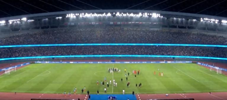 观赏比赛裁判严明，终场意外发生