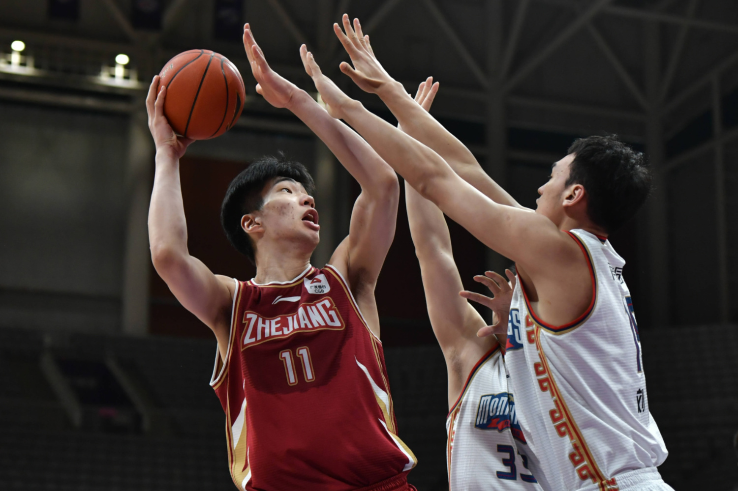 广州队力求突破,战胜浙江男篮 广州队力求突破,战胜浙江男篮