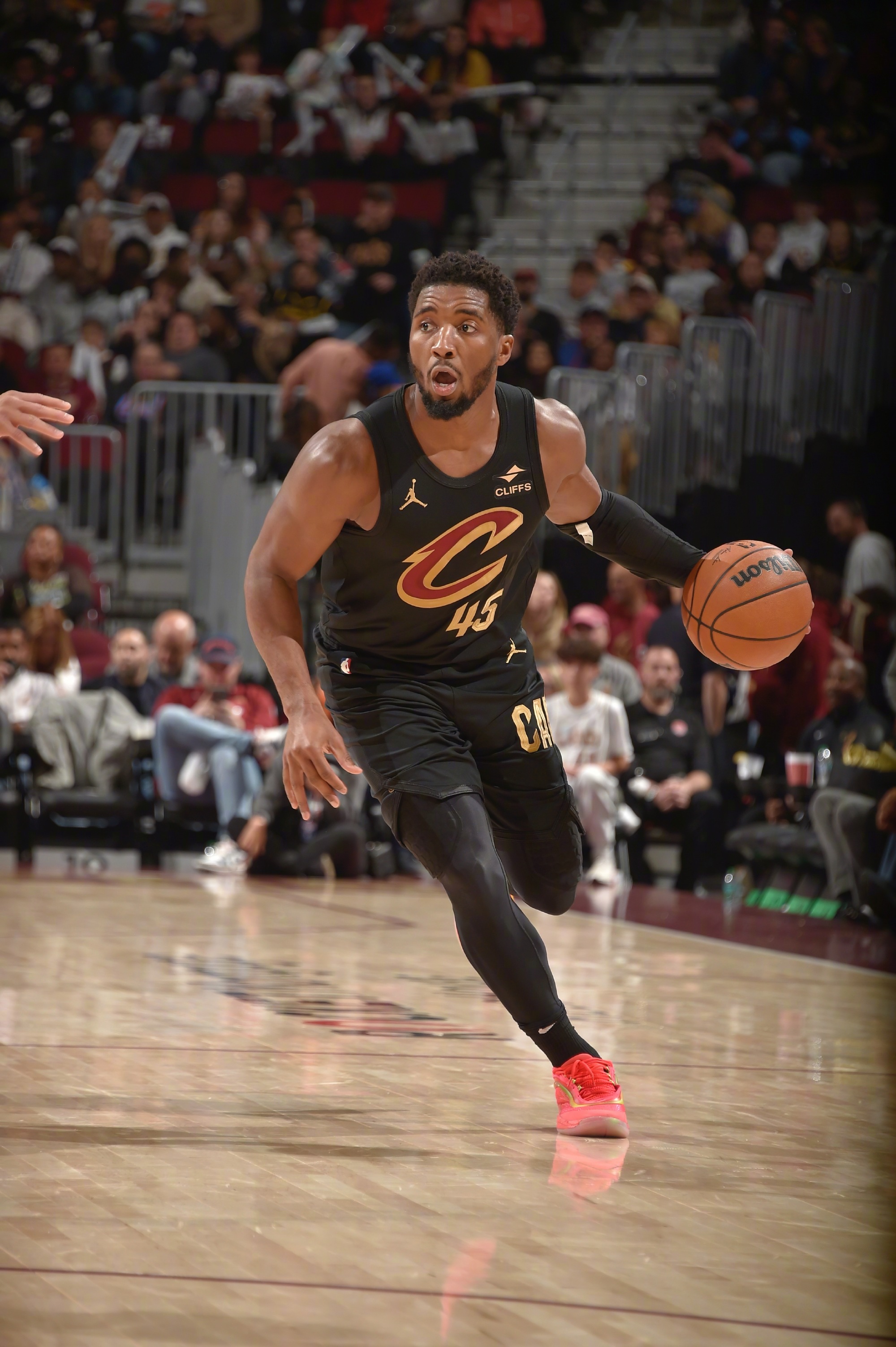 骑士队主教练被提前解雇，球队成绩不理想