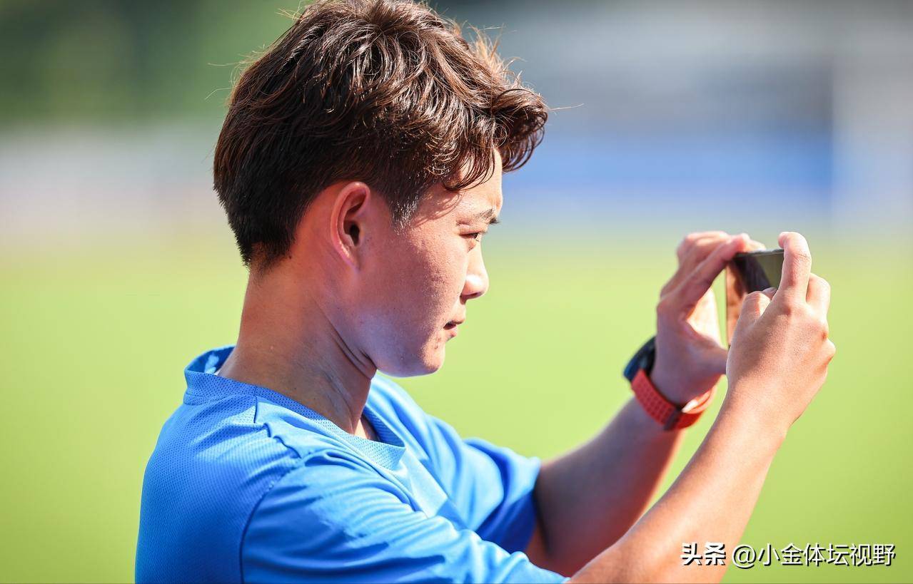 包含来自大洋洲的选手高调晋级半决赛的词条