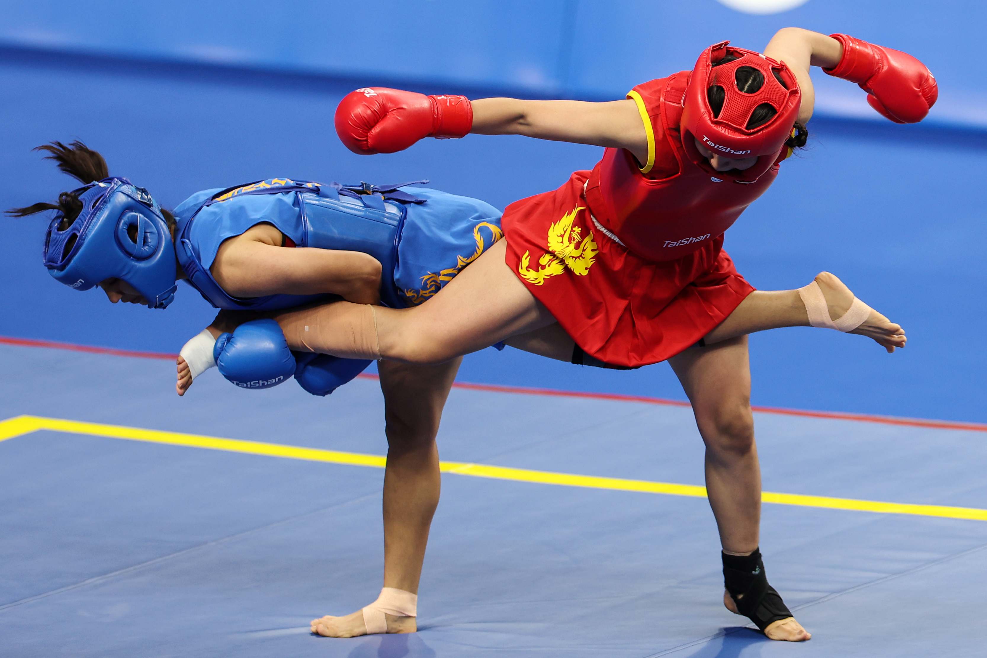 包含印度羽毛球队轻取中国羽毛球队，戴资颖统治全场的词条