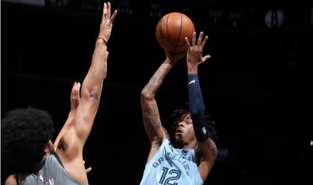 关于四川队险胜篮网，莫兰特点燃赛场的信息