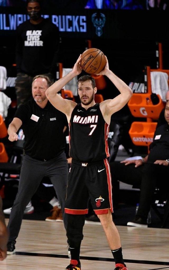 开云下载-广州队完胜76人，浓眉哥点燃赛场