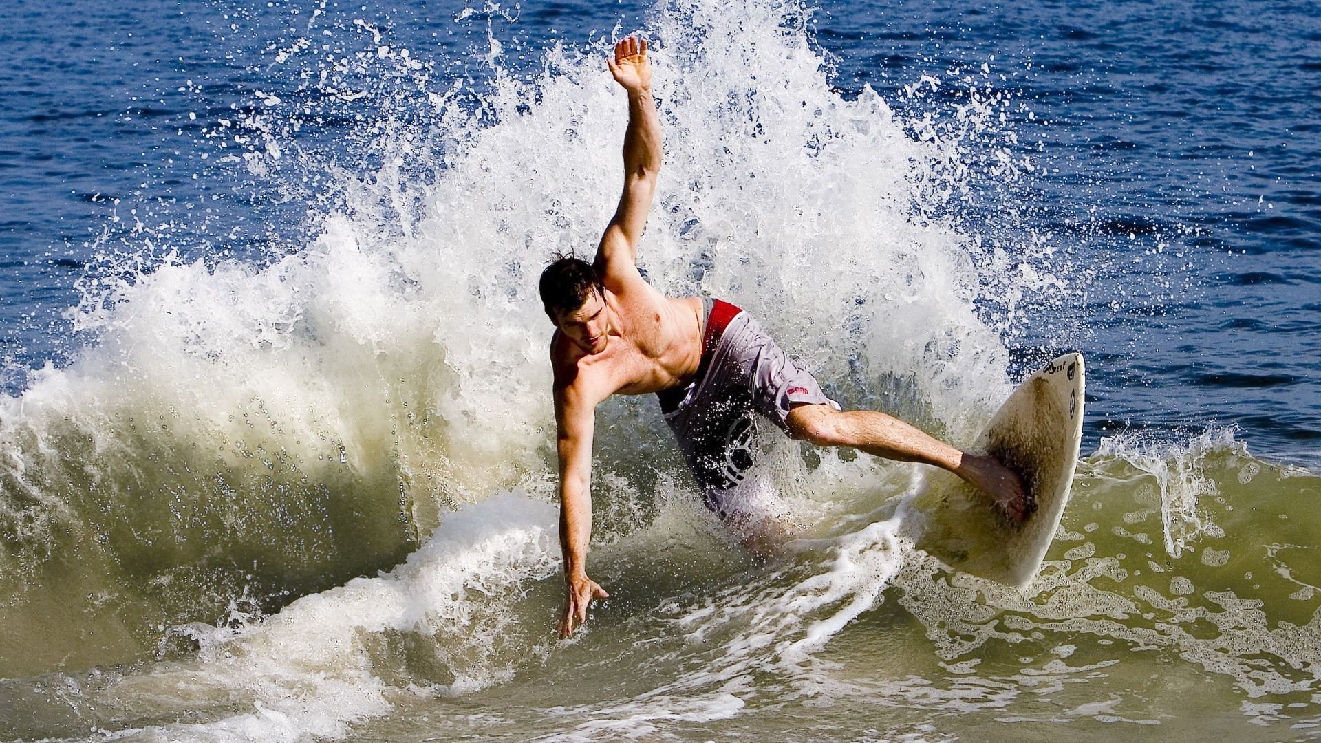 周冠宇统治全场，迈凯伦惊天逆转威廉姆斯背后的战术革命